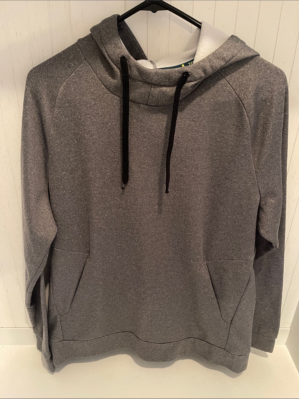 tek gear Men's Gray Pullover Hoodie with Black Drawstrings